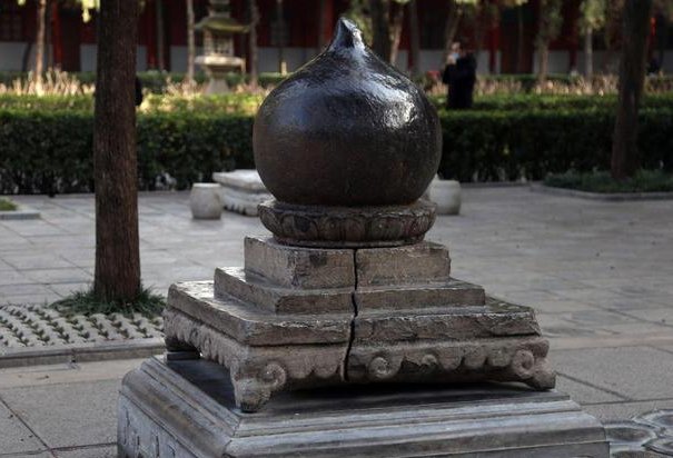白马寺东汉塔尖被游客摸出包浆,你如何看待游客的这一行为?