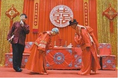 一男与两女拜堂是怎么回事?