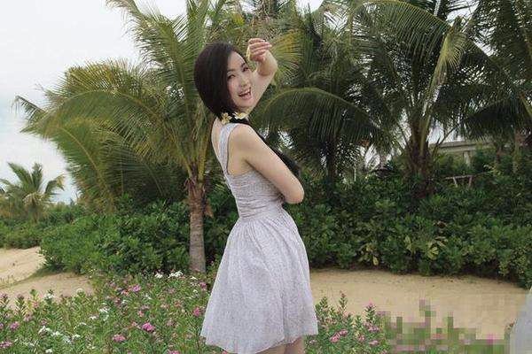 小陶虹海清再次合体登杂志封面,平时二人谁的资源更好?