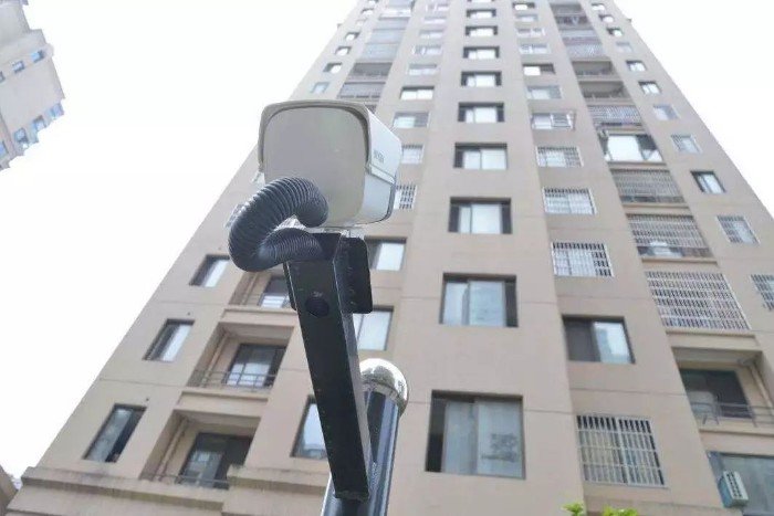 男子跳楼自杀砸中婴儿车,5个月大的婴儿身亡,该如何避免此类悲剧的发生?