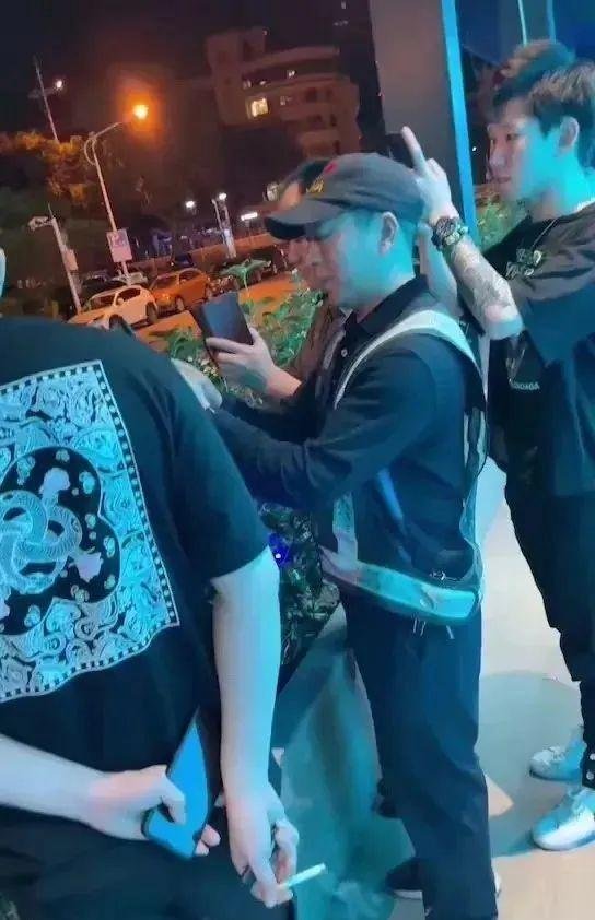 厦门路虎门事件!真的很白