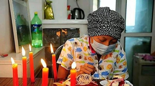 鲁若晴的故事。