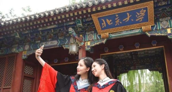 她是新崛起的数学女奇才，以独作身份投中世界顶刊，系新中国第2人！