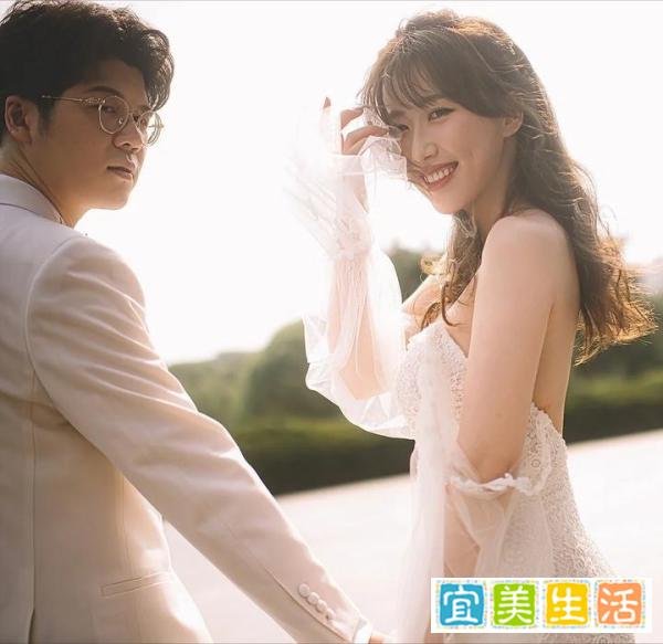 ?人大女神官宣结婚了，男方相貌平平遭网友吐槽，但他却是个富豪