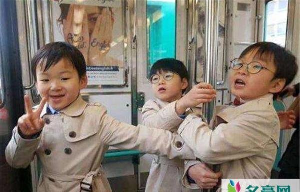 宋家三胞胎上小学了 民国上学时哭了没