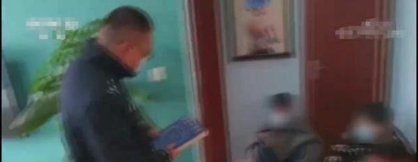 小偷被抓时在看刑法学讲义 这是咋情况？