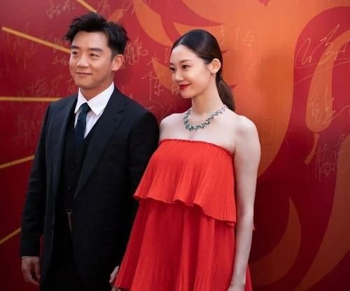 郑恺晒苗苗健身照,隔一天她才回复,我却留意身材,哪像孩子妈?如何看?