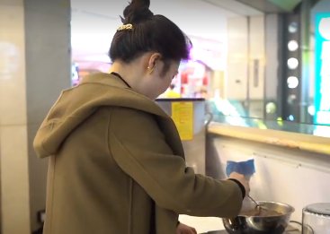 重庆35岁宝妈裸辞卖钵钵鸡月入百万，她在创业途中遇到过哪些难题？
