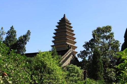 白马寺一塔尖被摸成寿桃,为何文明的游客那么多?