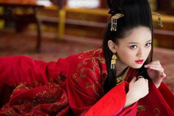 方证大师明明拥有盖世武功，为何不出手对付东方不败？