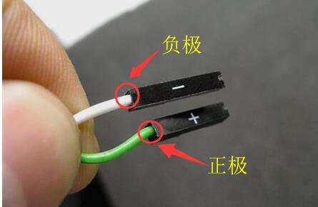 电脑主机内的RESET SW这四个插头该怎么插呢?