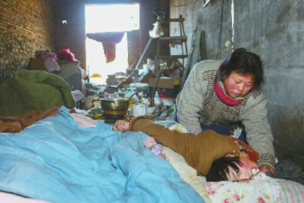 山东一对夫妻为给儿子看病,先后卖掉两个亲生女儿,这种行为如何定性?