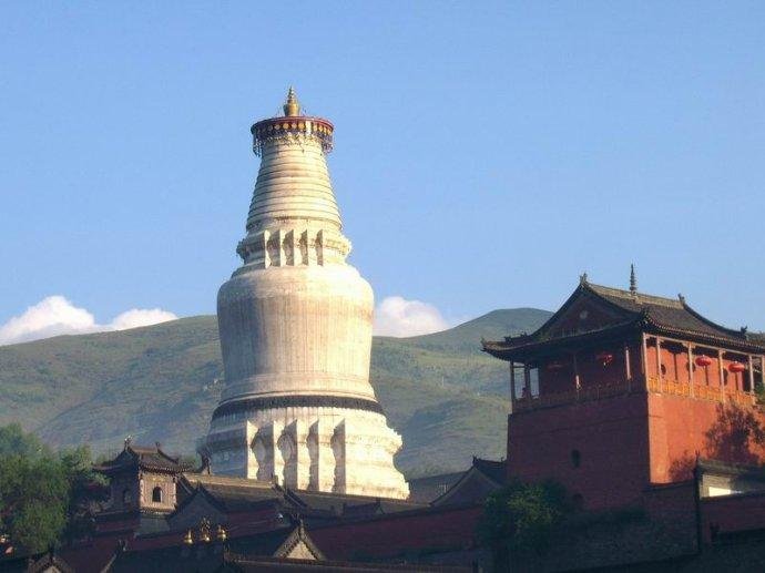 如何看待五台山商贩回收香蜡低价售出?