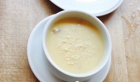 请问是不是有一种叫“忌廉”的饮料啊？