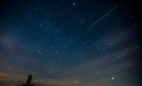 当在中国空间站邂逅英仙座流星雨的时候,是一种什么样的感受?
