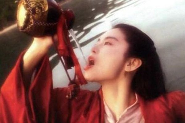 方证大师明明拥有盖世武功，为何不出手对付东方不败？