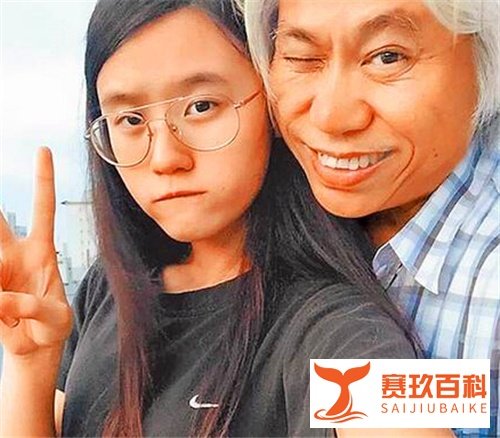 7年前,因“爷孙恋”走红的两人,现状如何?