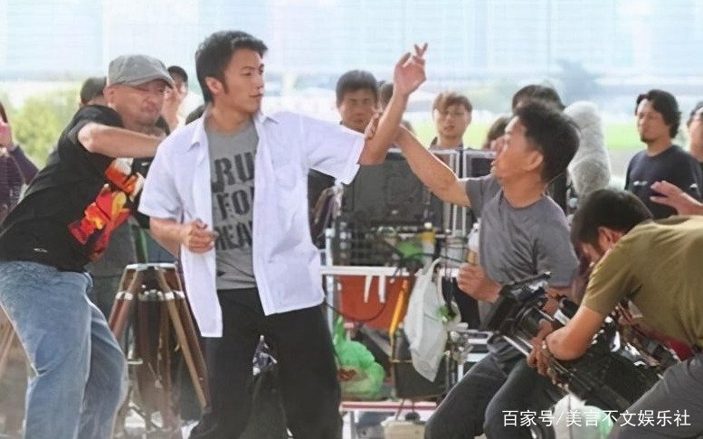16年前,王伯昭被张卫健谢霆锋打到住院,如今现状怎么样?