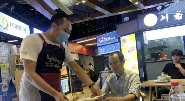 2020有多难,网络公司老板不愿减薪裁员,开饭馆给员工发工资