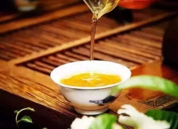 何须魏帝一丸药，且尽卢仝七碗茶全诗？