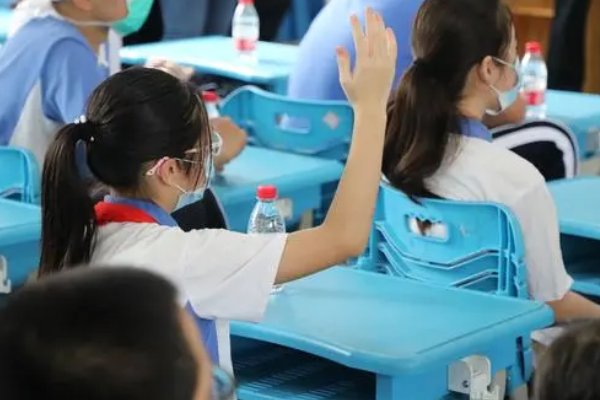 杭州育才东南中学是公办学校吗?