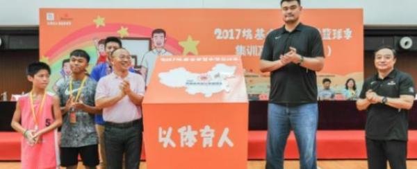 姚明为抗击疫情献血，带头献出400毫升获赞：没有辜负国家栽培