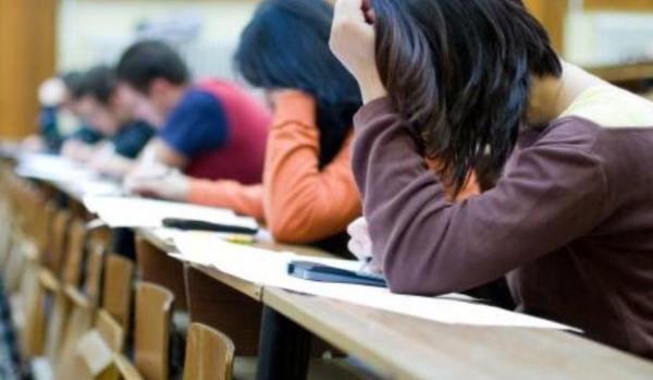 如果初三考不上高中?念什么好? 初三毕业考不上高中女生要去什么学校
