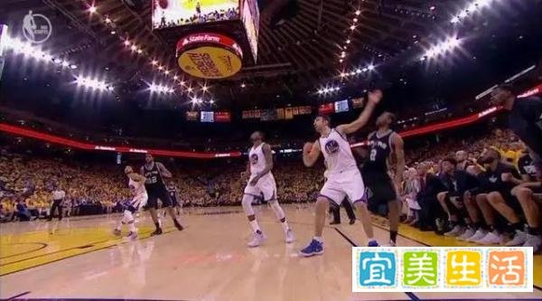 NBA垫脚案谁被骂最惨?扎扎两度逃过判罚,鲍文被卡特追着打