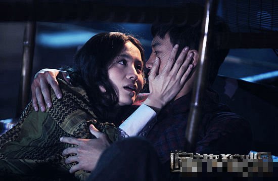 宋佳与何润东主演的吻戏
