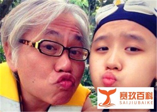7年前，因“爷孙恋”走红的两人，现状如何？