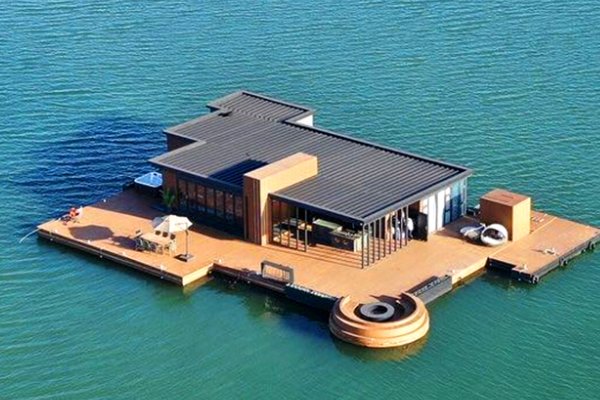 福建网红海上酒店已停用并被拖离海域，为何责令停业三个月后仍营业？