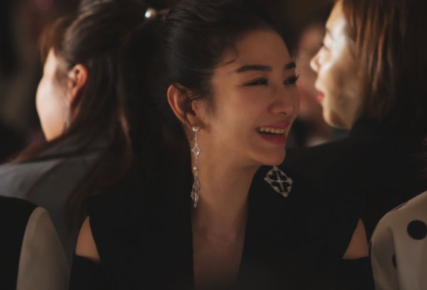 黄奕在节目中挑选唐一菲饰演艾莉,如何看待她的此举?