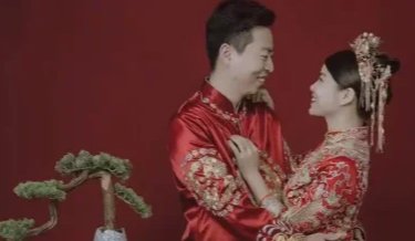 离婚后，女子与初恋再婚组6口之家被网暴，那些键盘侠到底是怎么想的？