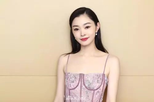 路人镜头下的宋轶好美、好白，身为普通女性的我们该如何轻松美白？