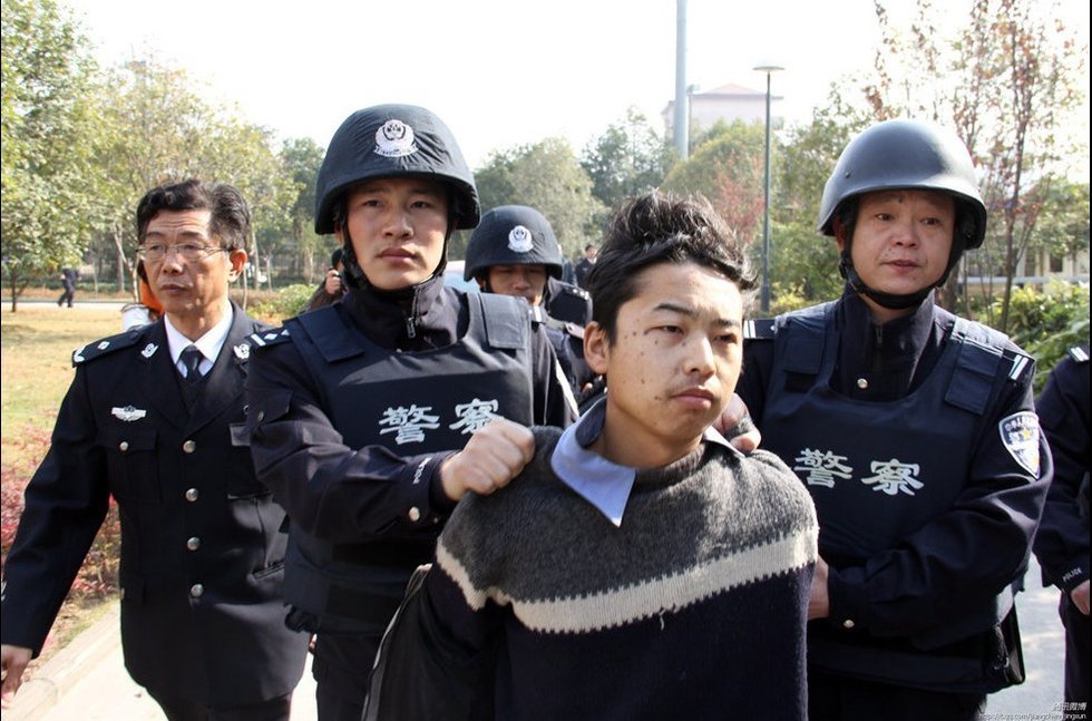 河北门店劫持事件致1死1伤,嫌疑人畏罪自杀,嫌犯的作案动机是什么?