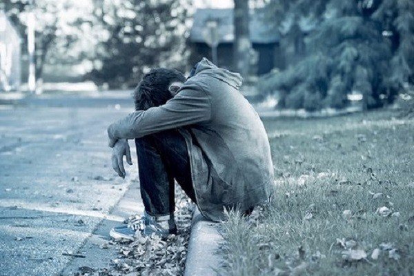 应届生2天被骗走7万元,濒临自闭,遭遇人生低谷应该如何走出来?
