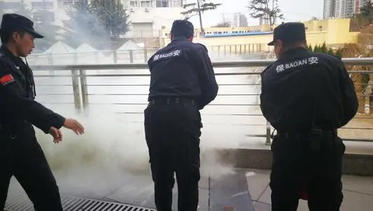 青岛大学保安殴打学生，这件事校方是如何处理的？