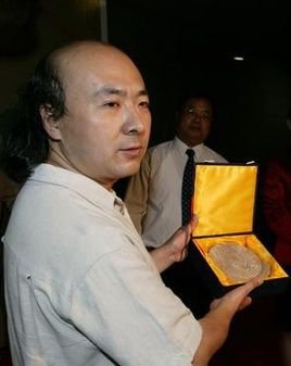 路东之的人物名片