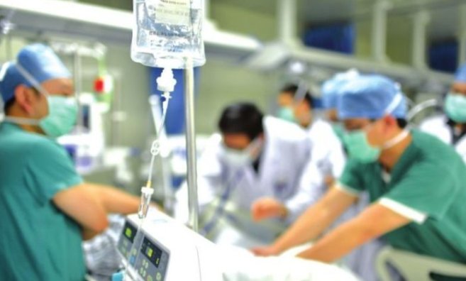 吉林某医生穿刺失误后承诺赔偿又赖账,态度十分恶劣,是否是医生的责任?