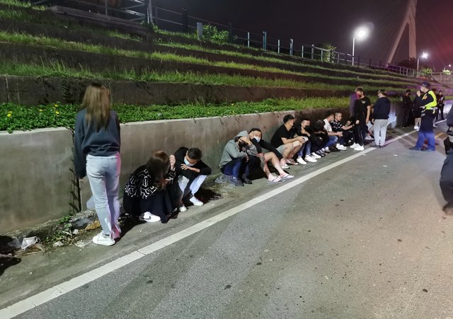 台北士林凌晨发生大械斗，引发这场械斗的原因是什么？