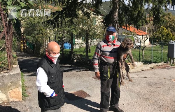 如何看待意大利二人小镇坚持戴口罩这一行为？
