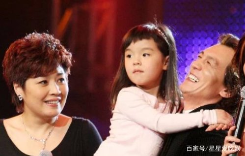李咏最终葬在美国,并非死于癌症,高晓松一语道破真相,真相究竟是什么?