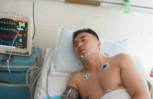 不会游泳的法警救起6名溺水者,不会游泳掉水里能活吗?