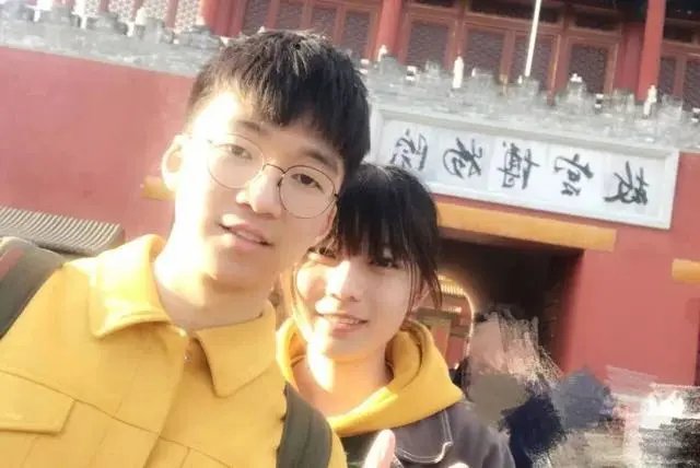 中南大学医学专业学霸情侣边谈恋爱边双双直博,如何才能找到这样的爱情?