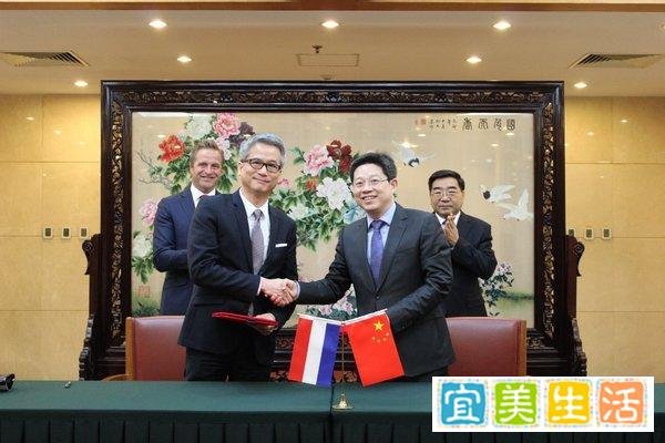 国家发展改革委副主任连维良率团参观飞利浦全球创新体验中心
