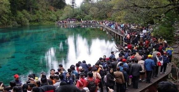 清明流行补偿式返乡，堪比春运的“返乡潮”，什么是补偿式返乡？