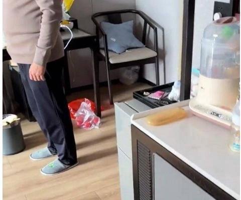 河南一家8口住酒店:全家准备住一辈子,如此决定引社会热议