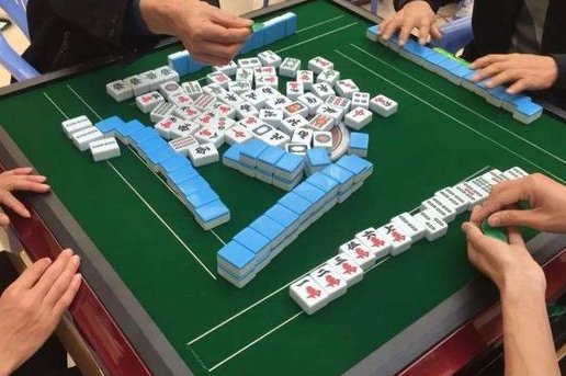 湖北一男子因打麻将时连胡12把天胡遭牌友报警,这背后到底有何猫腻?