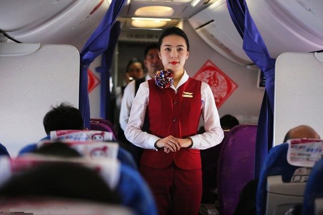春秋航空旅客与空姐争执,春秋航空对此是如何回应的?