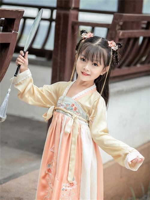 江苏一大爷质问家长为何给孩子穿汉服,家长是如何高情商回应的?